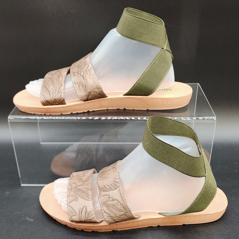 MUK LUKS 10 Olive Green Tan Floral Embossed Ankle Strap Boho Flat Sandals